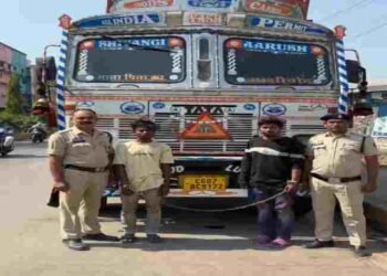 CG NEWS: 12 चक्का ट्रक चोरी का खुलासा: 4 घंटे में दो आरोपी गिरफ्तार, 16 लाख का वाहन बरामद