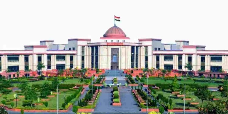 छत्तीसगढ़ शराब घोटाला: हाईकोर्ट ने पांच आरोपियों को जमानत दी, अनिल टुटेजा और अनवर ढेबर को जेल में रहना होगा