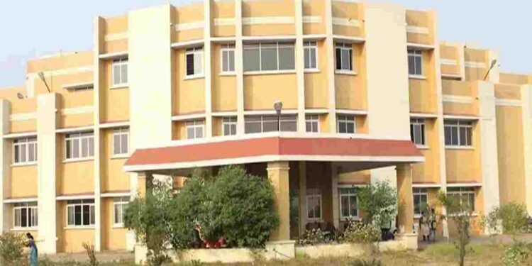 CG NEWS: पत्रकारिता विश्वविद्यालय में अब B.Ed की पढ़ाई शुरू होगी, तैयारी अंतिम चरण में