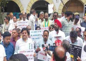 रायपुर में गैस के लिए हाहाकार! 4000 में बिक रहा सिलेंडर? कांग्रेस का उग्र प्रदर्शन!