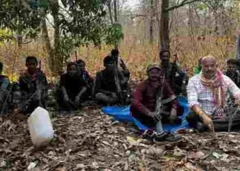 बस्तर में नक्सलवाद को बड़ा झटका: 25 लाख का इनामी कमांडर पापा राव 17 साथियों संग कर सकता है सरेंडर!