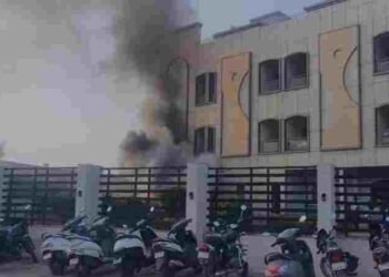 रायपुर के निजी होटल में भीषण आग, फायर ब्रिगेड मौके पर, VIDEO