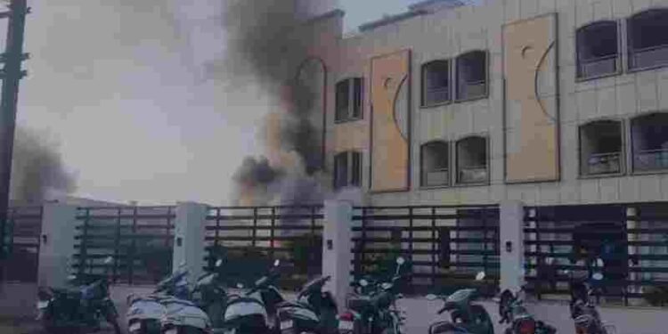 रायपुर के निजी होटल में भीषण आग, फायर ब्रिगेड मौके पर, VIDEO