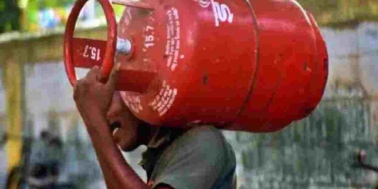 CG NEWS: सिलेंडर चोरों का आतंक, फास्टफूड दुकानों को बनाया निशाना