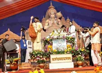 CG NEWS: हनुमंत कथा में 543 लोगों ने अपनाया सनातन धर्म, बागेश्वर धाम के पंडित धीरेंद्र शास्त्री रहे मौजूद