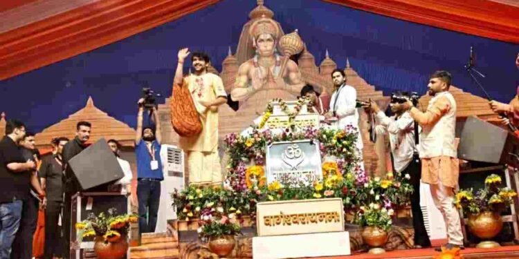 CG NEWS: हनुमंत कथा में 543 लोगों ने अपनाया सनातन धर्म, बागेश्वर धाम के पंडित धीरेंद्र शास्त्री रहे मौजूद