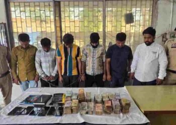 रायपुर में सट्टा गिरोह का भंडाफोड़: 6 आरोपी गिरफ्तार, 9 लाख कैश और मोबाइल जब्त