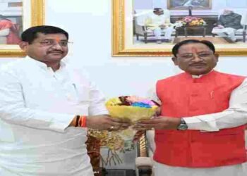 मुख्यमंत्री से उत्तरप्रदेश के राज्यमंत्री श्री रामकेश निषाद ने मुलाकात की