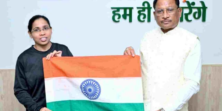 एवरेस्ट पर तिरंगा फहराने निकली छत्तीसगढ़ की बेटी, मुख्यमंत्री ने दी शुभकामनाएं