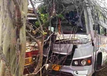 कांकेर में NH-30 पर भीषण हादसा: बस-ट्रक की आमने-सामने टक्कर, कई यात्री घायल