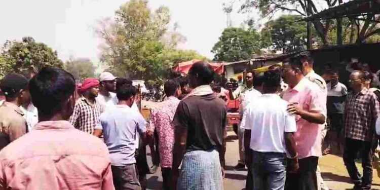 सूरजपुर में हाथी का कहर: युवक की मौत के बाद ग्रामीणों का चक्का जाम