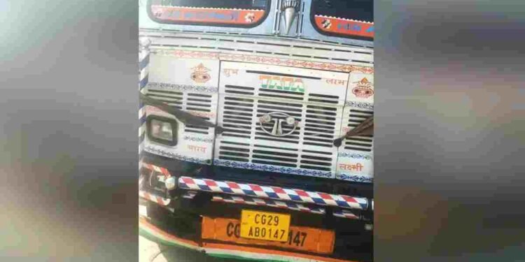 CG NEWS- तेज रफ्तार ट्रक ने ली बाइक सवार की जान, चालक फरार