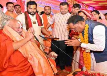 तेंदुवा धाम में श्रीराम कथा का भव्य शुभारंभ: मुख्यमंत्री विष्णु देव साय ने लिया संतों का आशीर्वाद