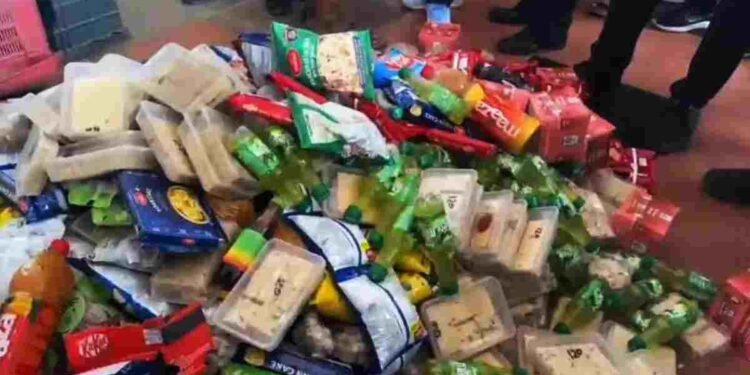 CG NEWS: एक्सपायरी खाद्य सामग्री बेचने पर दुकानों पर छापा, लाखों का सामान जब्त