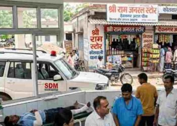 सूरजपुर में SDM की कार अनियंत्रित होकर दुकान में घुसी, SDM समेत 3 घायल