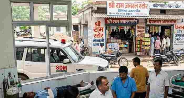 सूरजपुर में SDM की कार अनियंत्रित होकर दुकान में घुसी, SDM समेत 3 घायल