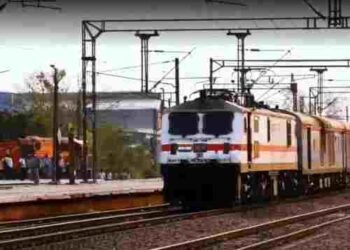 बंगाल चुनाव से पहले रेलवे की तैयारी: बिलासपुर जोन से 16 स्पेशल ट्रेनें, सियासत भी गरमाई