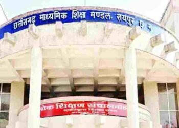 CGBSE: छत्तीसगढ़ बोर्ड की कॉपियों में निकले ‘इमोशनल लेटर’; किसी ने लिखा हनुमान चालीसा, तो किसी ने शादी का हवाला देकर मांगे नंबर