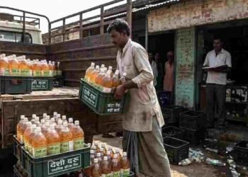 रायपुर में अब प्लास्टिक बोतल में बिकेगी देशी शराब, नई खेप पहुंची दुकानों तक