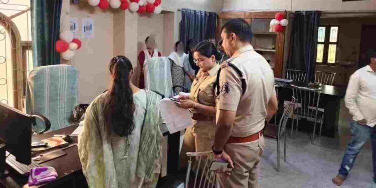 CG NEWS: हसीन चेहरों का जाल और लाखों की ठगी: सोशल मीडिया से फोटो चुराकर युवकों को लूटने वाला गिरोह गिरफ्तार