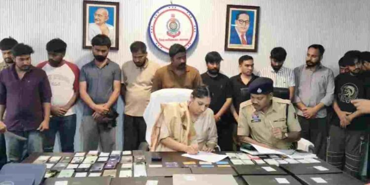 बलौदा बाजार पुलिस की बड़ी कार्रवाई: IPL सट्टेबाजी का हाईटेक अंतरराज्यीय गिरोह पकड़ा, 16 आरोपी गिरफ्तार