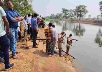 CG NEWS: नहर में नहाने के दौरान पिता-बेटी बहे, एक बच्ची बचाई गई