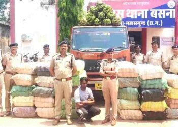 CG NEWS: केले के नीचे छिपाकर ले जा रहे 4.56 करोड़ का गांजा जब्त, तस्कर गिरफ्तार
