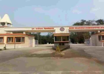 GGU में धार्मिक अपमान पर बवाल; लॉ छात्रों पर अभद्र टिप्पणी का आरोप, कैंपस में भारी तनाव, VIDEO