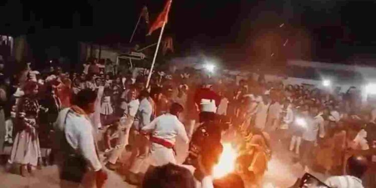 CG NEWS- हनुमान जयंती कार्यक्रम में बड़ा हादसा: करतब के दौरान भड़की आग, महिला समेत 3 लोग झुलसे