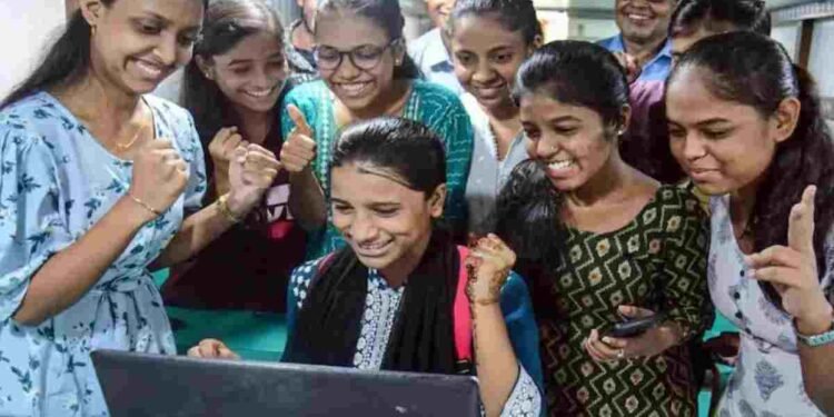 CGBSE Result 2026: आज दोपहर 2:30 बजे आएगा 10वीं-12वीं का रिजल्ट, यहाँ देखें सबसे पहले अपना परिणाम