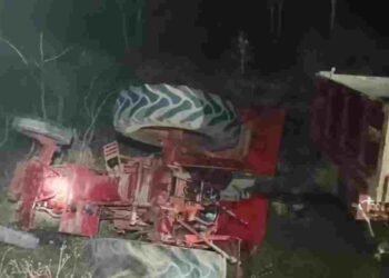 केशकाल में दर्दनाक सड़क हादसा: शादी से लौट रहे ग्रामीणों से भरा ट्रैक्टर पलटा, 12 घायल, 2 की हालत गंभीर