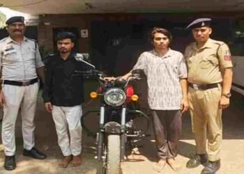 CG NEWS- प्रेमिका को इंप्रेस करने बुलेट चुराई, 24 घंटे में चढ़े पुलिस के हत्थे