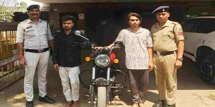 CG NEWS- प्रेमिका को इंप्रेस करने बुलेट चुराई, 24 घंटे में चढ़े पुलिस के हत्थे