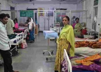 CG NEWS- गुपचुप खाने से फूड पॉइजनिंग: दर्जनों लोग बीमार, 8 मरीज अब भी भर्ती