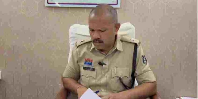 CG NEWS- पोस्टमार्टम में देरी पर बवाल, सरपंच ने कर्मचारी को ICU पहुंचाया