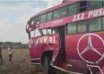 कवर्धा में भीषण सड़क हादसा: NH-30 पर बस-ट्रक की टक्कर, 15 से ज्यादा घायल