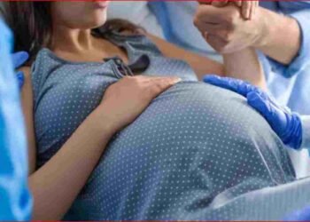 लेबर पेन में अचानक निकले नवजात के पैर, खींचते ही अलग हो गया धड़ और…