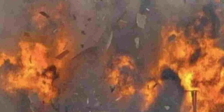 पटाखा यूनिट में भीषण ब्लास्ट, 6 लोगों की मौत, 40 घायल… रेस्क्यू जारी