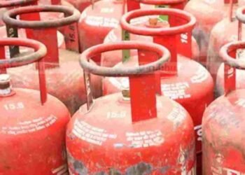 गैस सिलेंडर के दाम में लगी आग, 195 रुपए हुआ महंगा