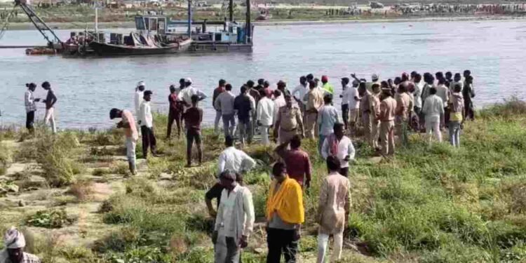 मथुरा: वृंदावन में यमुना में पलटा स्टीमर, 10 लोगों की मौत; 15 को बचाया गया… कई अभी भी लापता