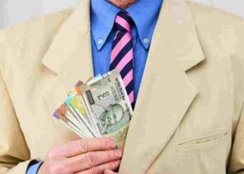 कर्मचारियों के लिए जरूरी खबर, 1 मई को अकाउंट में नहीं आएगी सैलरी