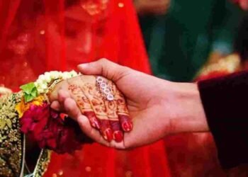 शादी के कार्ड पर छपवा रहे तस्वीर तो रहें सावधान, ये गलती पड़ेगी भारी!