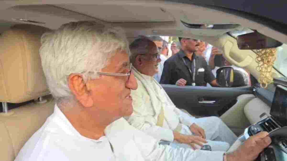 CG NEWS: सालों बाद एक ही गाड़ी में दिखे भूपेश-सिंहदेव, बोले- “एक थे, एक हैं और एक रहेंगे”