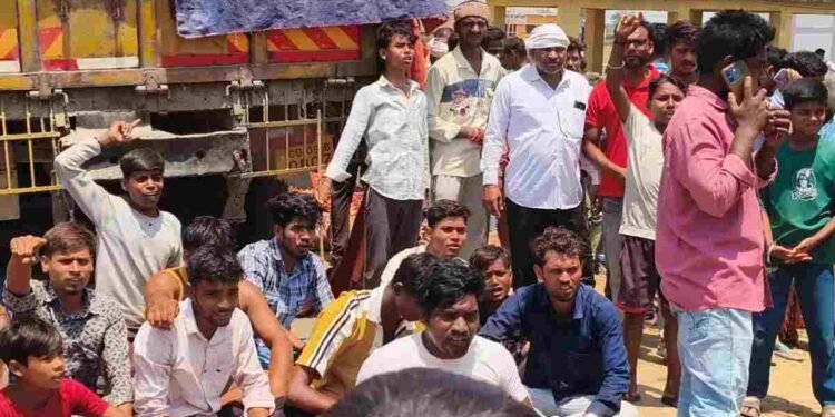 कवर्धा में दर्दनाक सड़क हादसा, ट्रक की चपेट में आने से पति-पत्नी की मौत