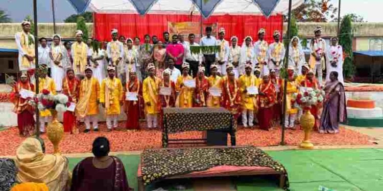 मुख्यमंत्री कन्या विवाह योजना के तहत जशपुर जिले में 65 जोड़े वैवाहिक बंधन में बंधे
