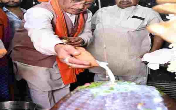 ’मुख्यमंत्री ने हाटकेश्वर महादेव मंदिर में पूजा-अर्चना कर प्रदेशवासियों के सुख समृद्धि की कामना की’