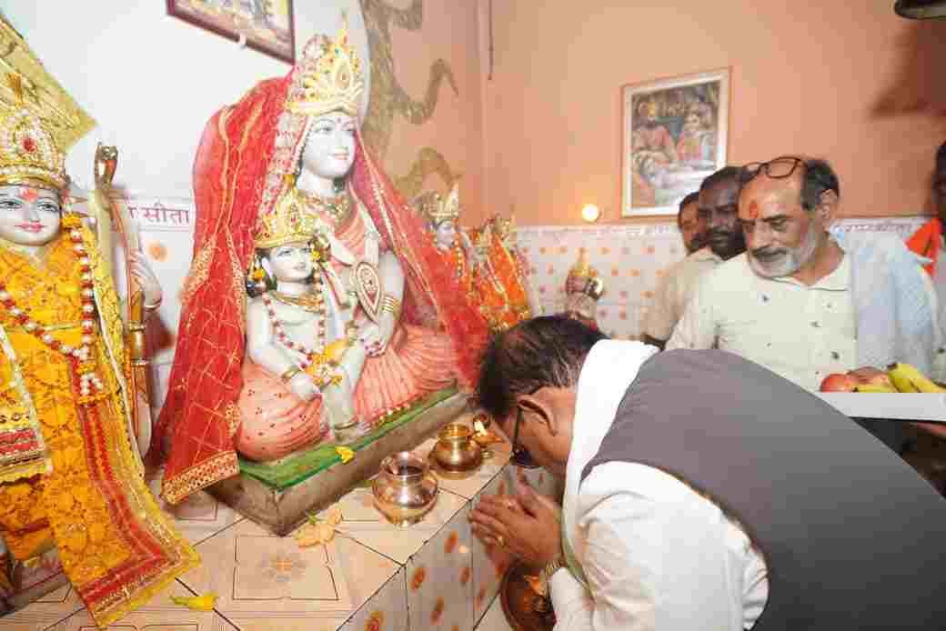सुशासन तिहार के दौरान मुख्यमंत्री विष्णुदेव साय पहुंचे कोसला धाम, पूजा-अर्चना कर प्रदेशवासियों की सुख-समृद्धि की कामना की