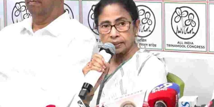 ममता बनर्जी का इस्तीफा देने से इनकार, अब राज्यपाल के पास क्या हैं विकल्प