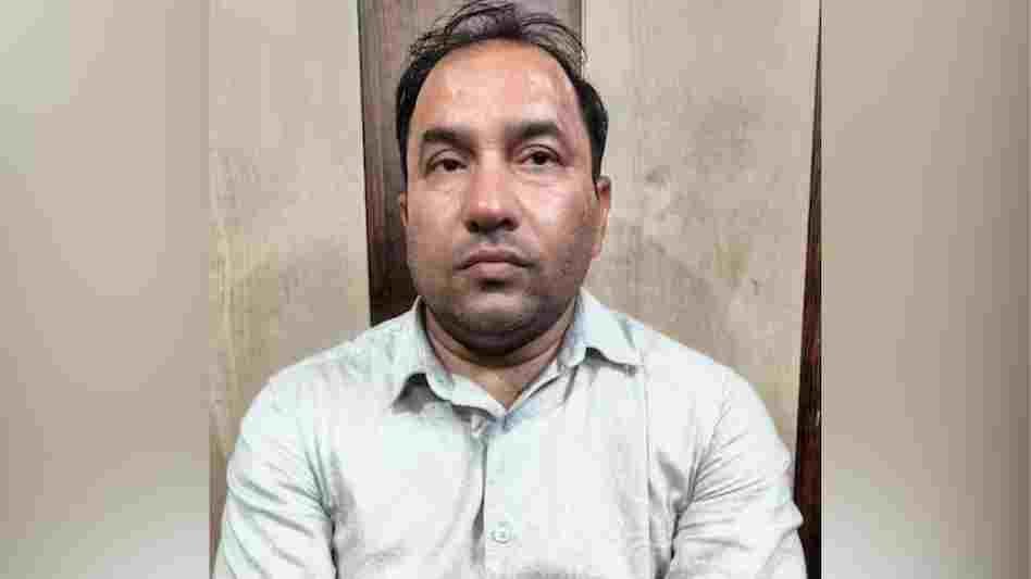 ‘डार्लिंग, तुम पर फिदा हूं…’ छात्रा को कॉल करने वाला प्रोफेसर गिरफ्तार