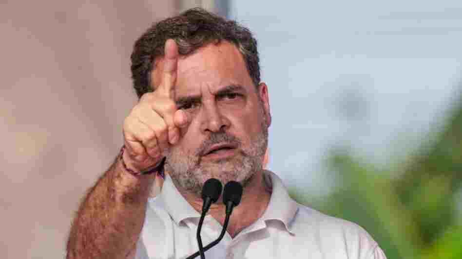 ‘आर्थिक तूफान सिर पर है, हमारे PM इटली में टॉफी बांट रहे’, राहुल गांधी का तंज